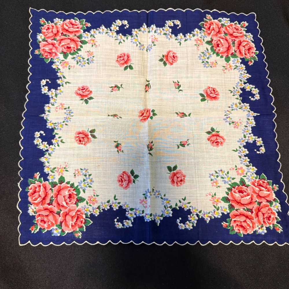 Vintage Floral Hankie‎ Navy Border Pink Roses Scalloped Edge 1950s Cottagecore - Picture 3 of 4